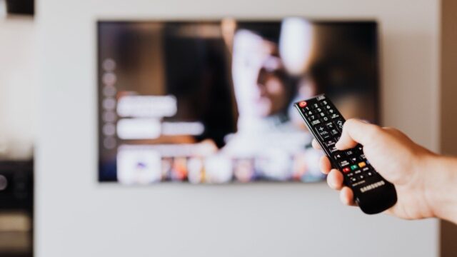 smart tv con telecomando