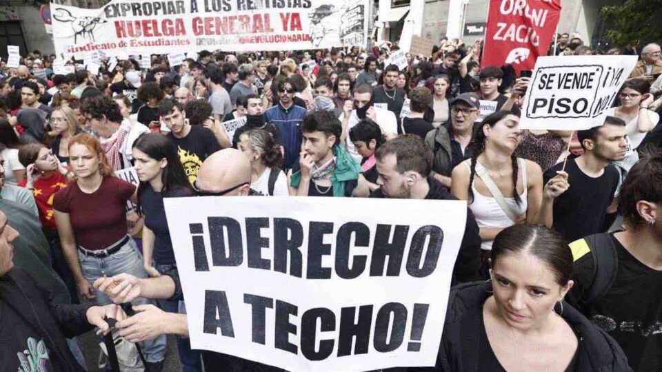 spagna-congresso-boccia decreti casa proteste