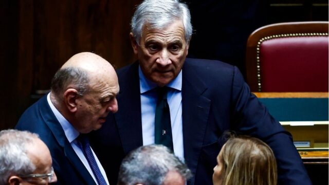Pichetto Fratin e Tajani durante il voto per la Legge Elettorale