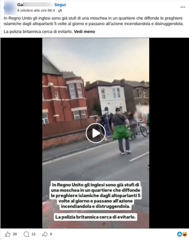 Fotogramma del secondo video con la didascalia sugli altoparlanti e sulla polizia